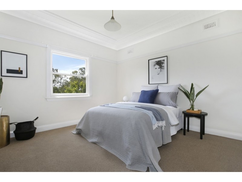 4 Phillips Avenue, West Wollongong NSW 2500