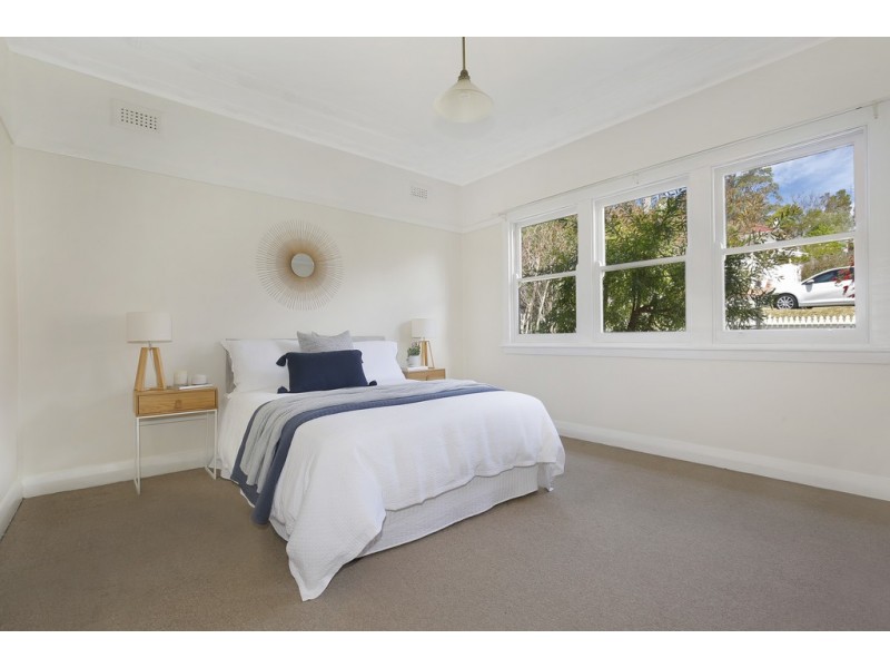 4 Phillips Avenue, West Wollongong NSW 2500