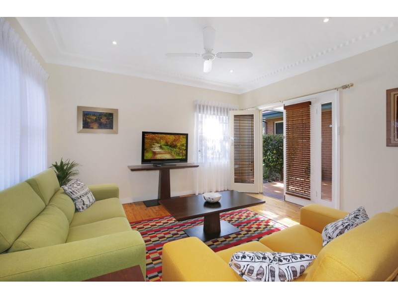 2 Balmer Crescent, Woonona NSW 2517