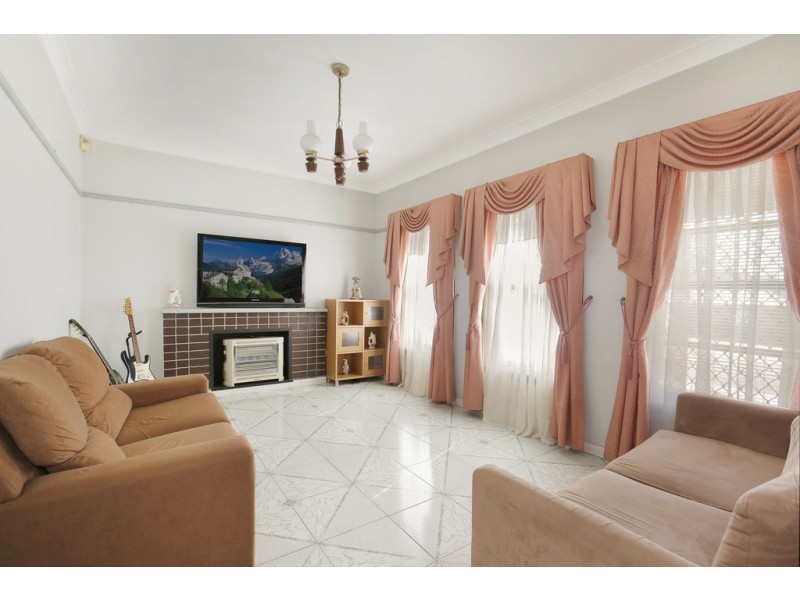 12 First Avenue South, Warrawong NSW 2502