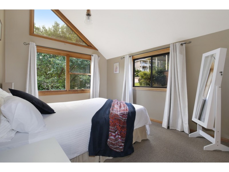 9 Jarrah Crescent, Cordeaux Heights NSW 2526