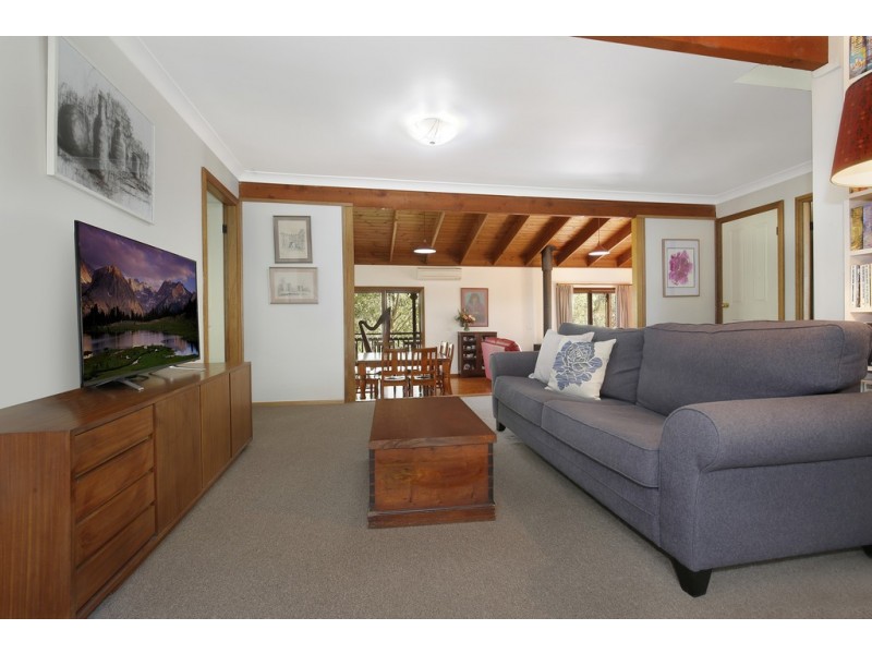 9 Jarrah Crescent, Cordeaux Heights NSW 2526