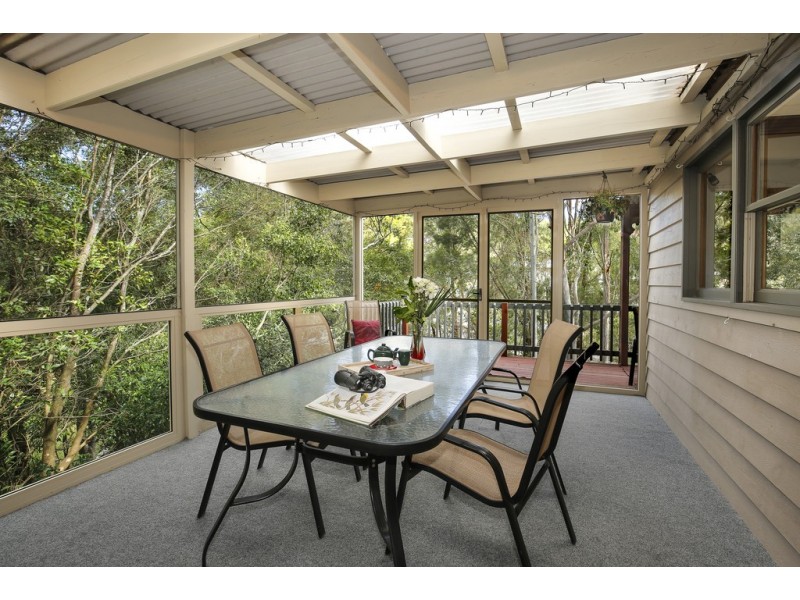 9 Jarrah Crescent, Cordeaux Heights NSW 2526