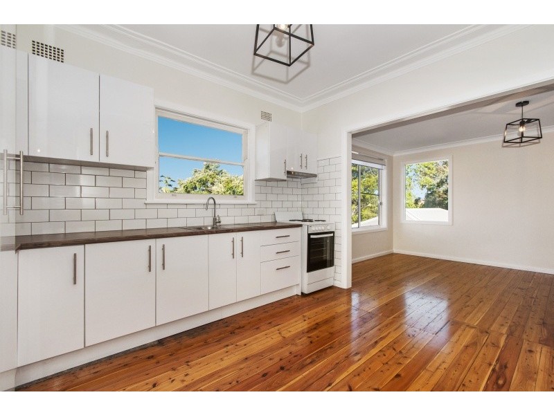 21 Staff Road, Unanderra NSW 2526