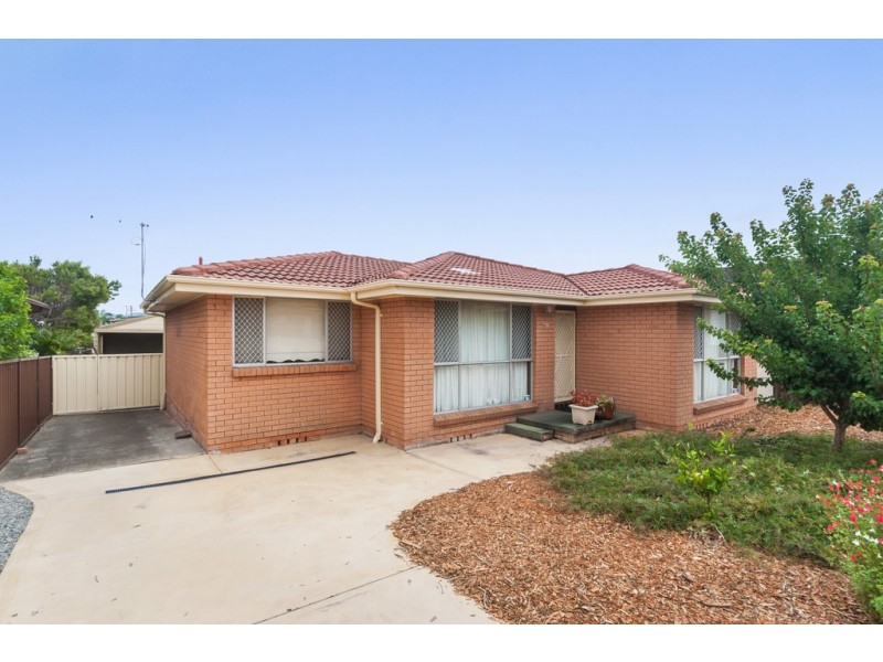 90 Barton Street, Oak Flats NSW 2529