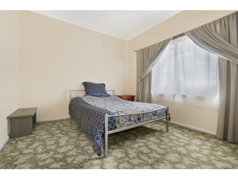 4 Ranchby Avenue, Lake Heights NSW 2502