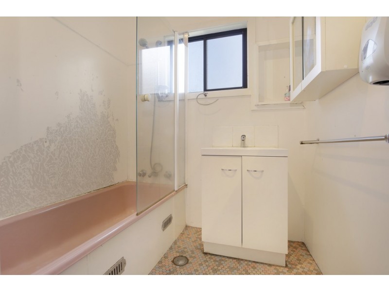 4 Ranchby Avenue, Lake Heights NSW 2502