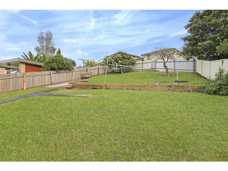 4 Ranchby Avenue, Lake Heights NSW 2502