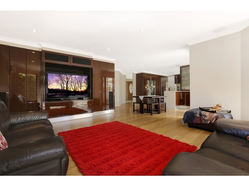 15 Sandalwood Road, Farmborough Heights NSW 2526