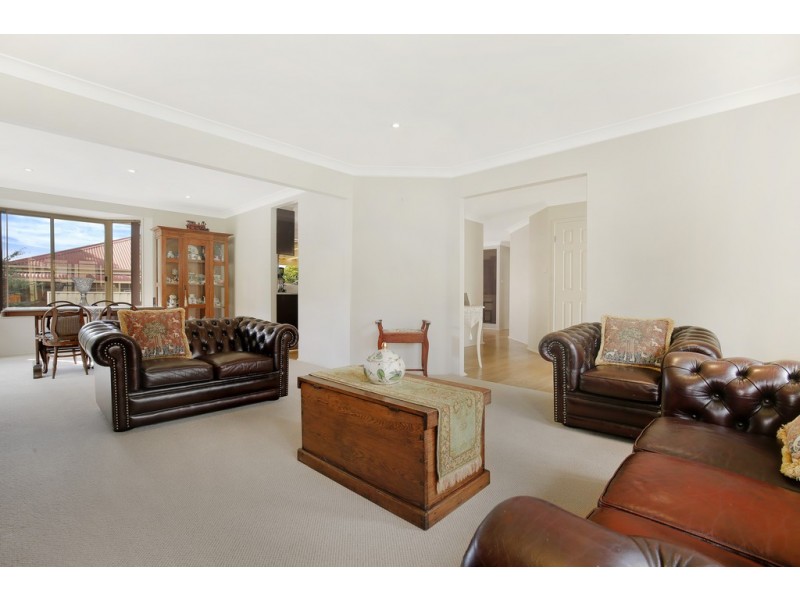 15 Sandalwood Road, Farmborough Heights NSW 2526