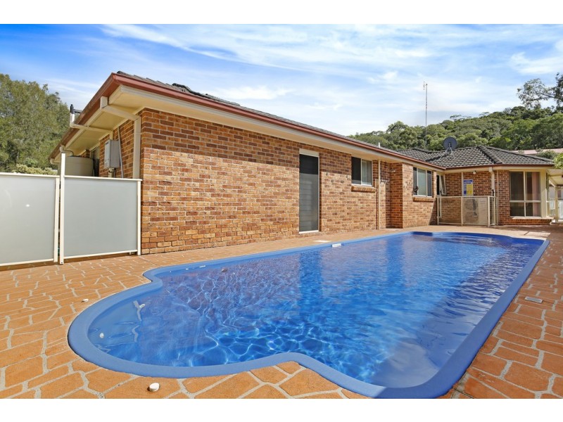 15 Sandalwood Road, Farmborough Heights NSW 2526