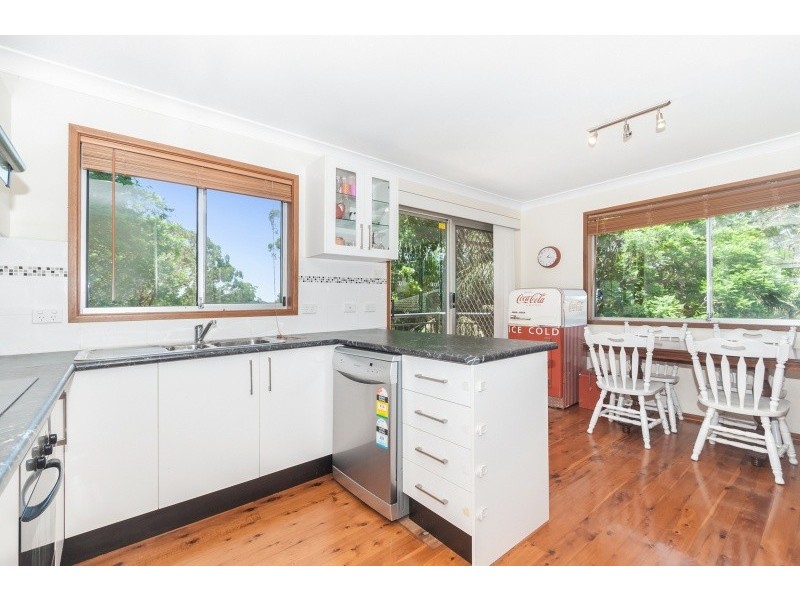 110 Iola Avenue, Farmborough Heights NSW 2526