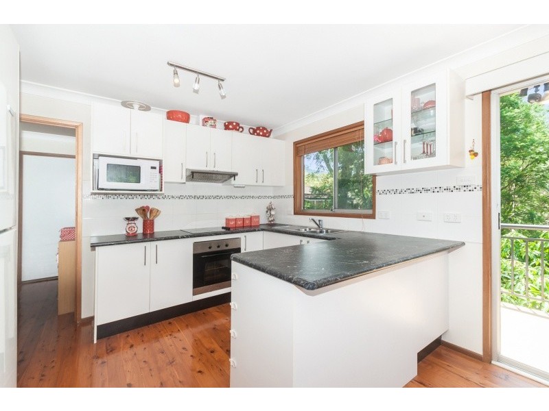 110 Iola Avenue, Farmborough Heights NSW 2526