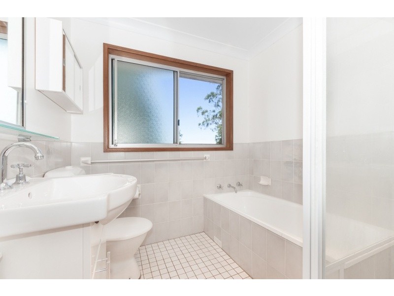 110 Iola Avenue, Farmborough Heights NSW 2526