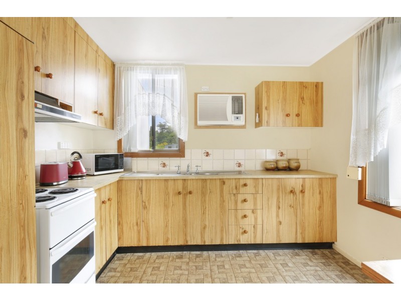 1 Thornbury Avenue, Unanderra NSW 2526