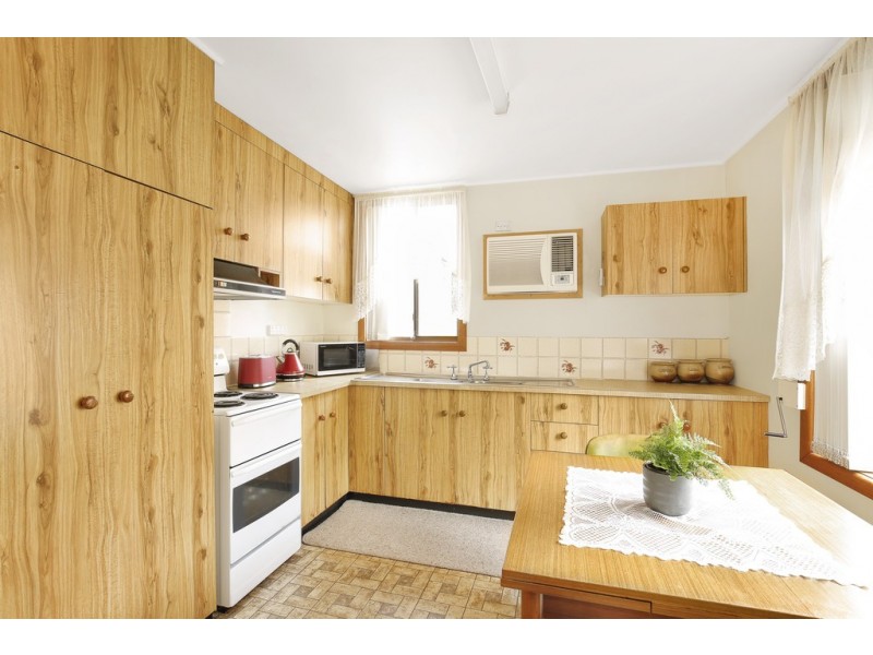 1 Thornbury Avenue, Unanderra NSW 2526