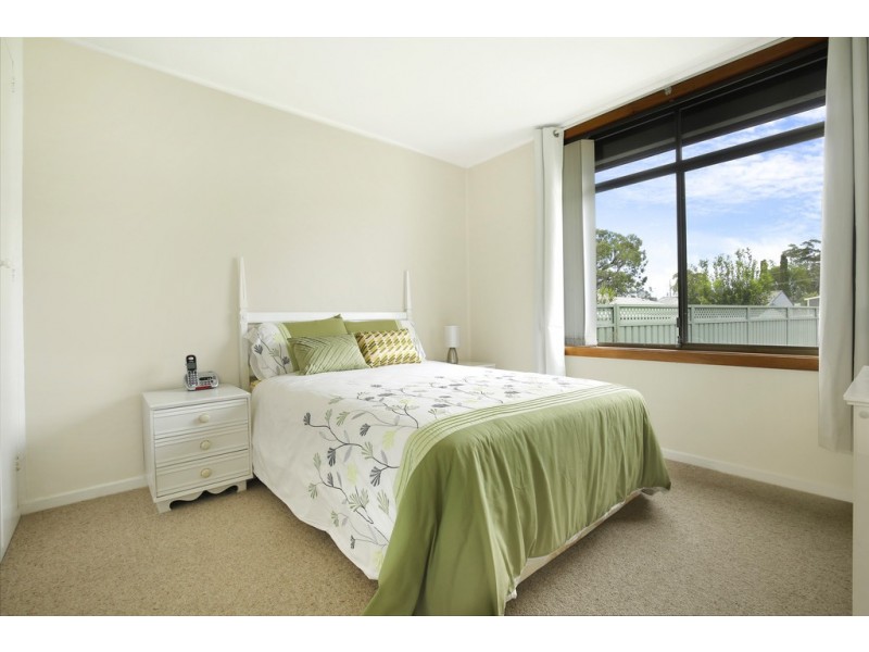 1 Thornbury Avenue, Unanderra NSW 2526