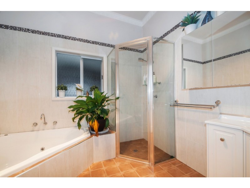 24 Bloomfield Avenue, Corrimal NSW 2518