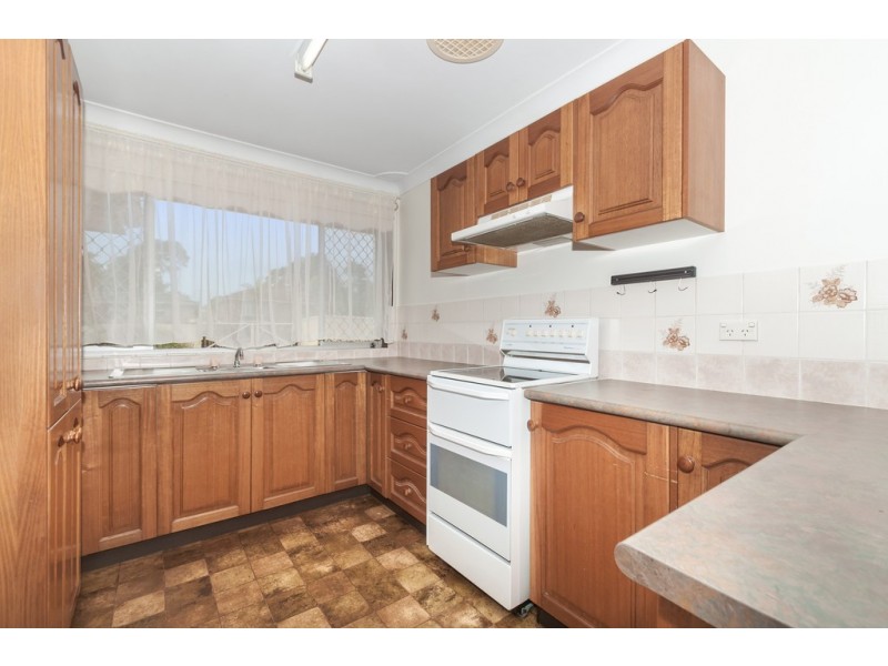 90 Barton Street, Oak Flats NSW 2529