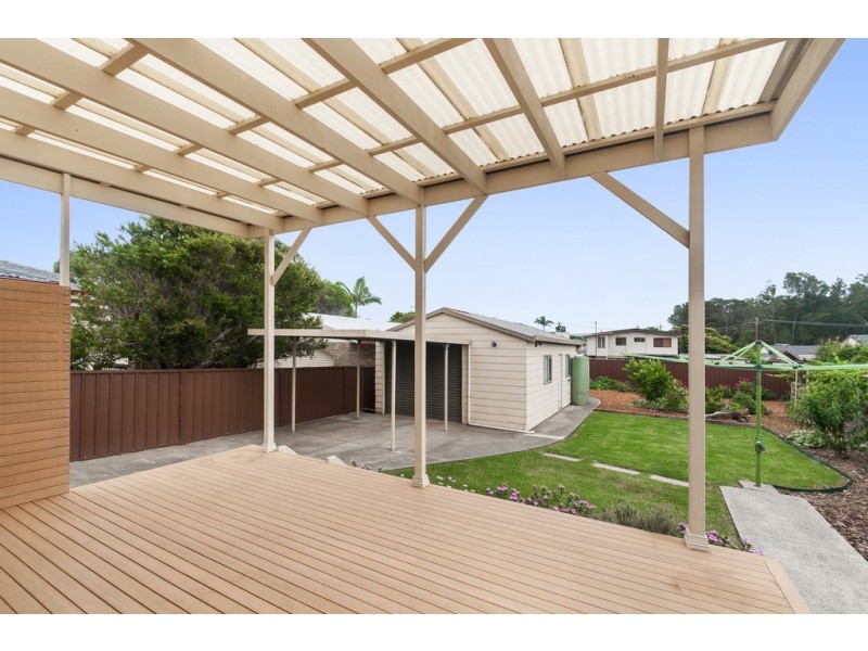 90 Barton Street, Oak Flats NSW 2529