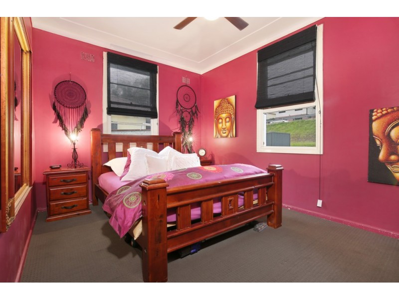 57 Maynes Parade, Unanderra NSW 2526