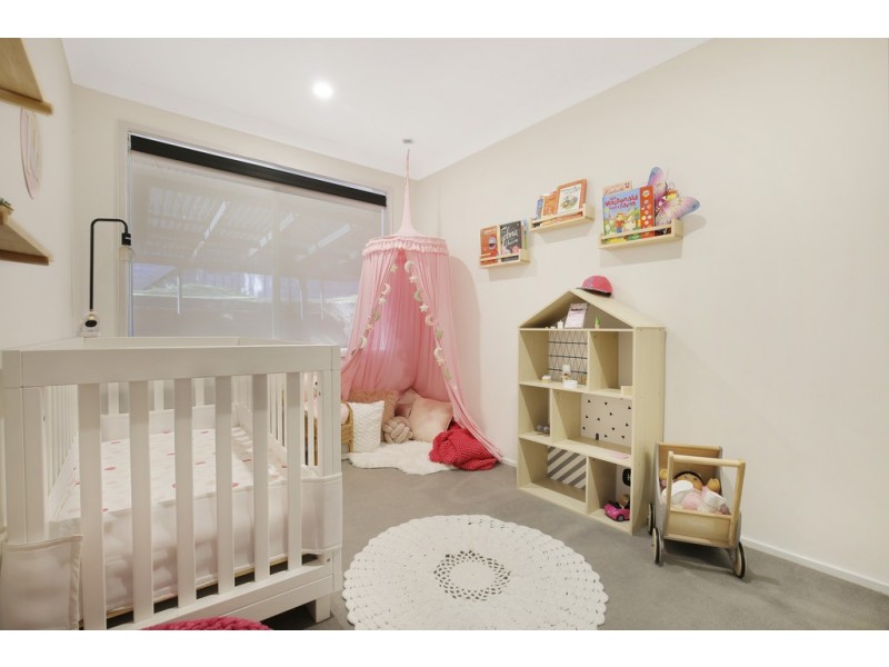 8 Hibiscus Place, Unanderra NSW 2526