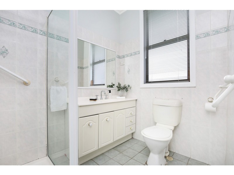 28 Waples Road, Unanderra NSW 2526