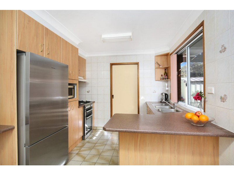 6 Noonga Place, Cordeaux Heights NSW 2526