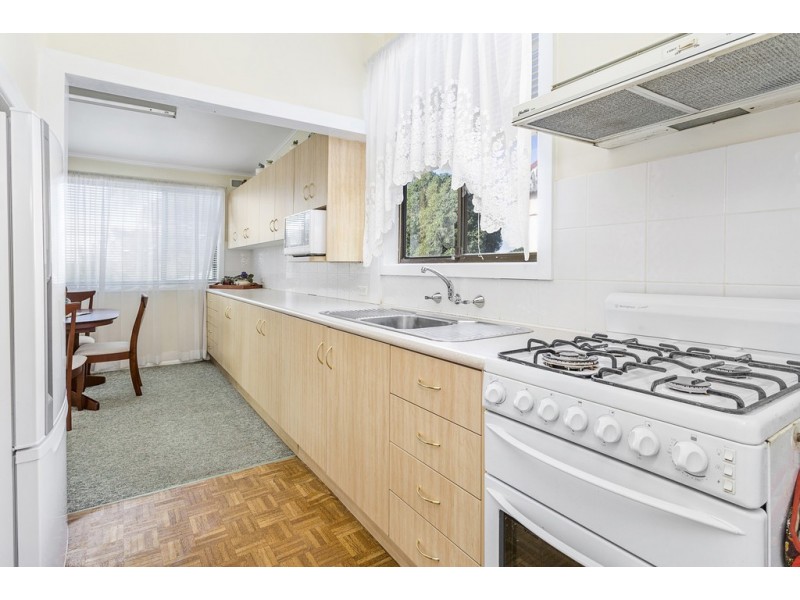 42 Lindsay Street, Unanderra NSW 2526