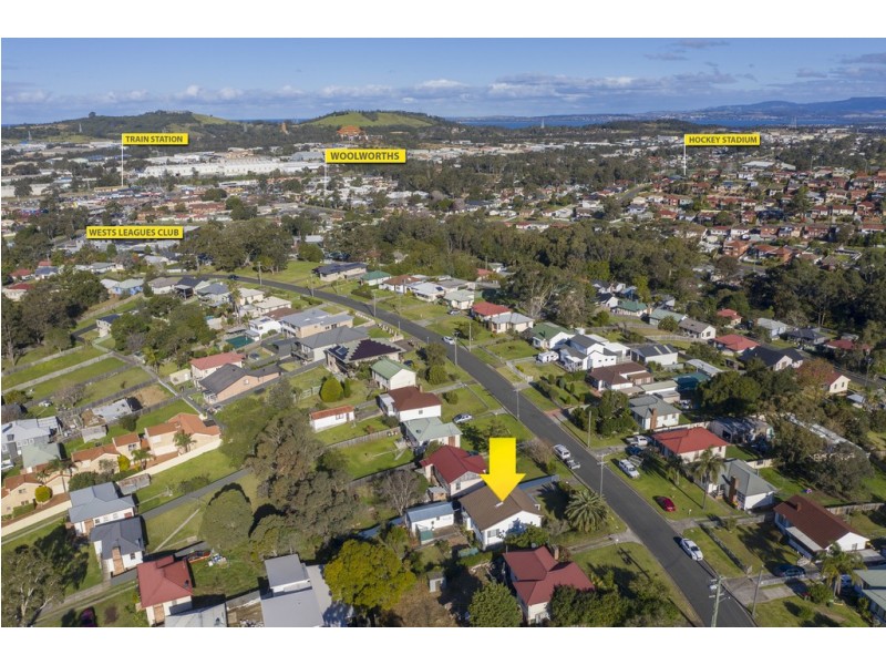 42 Lindsay Street, Unanderra NSW 2526