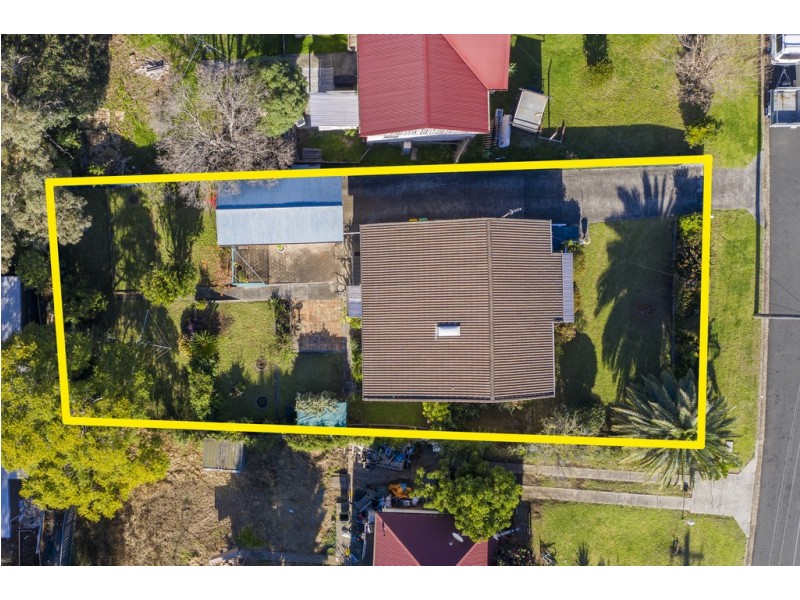 42 Lindsay Street, Unanderra NSW 2526
