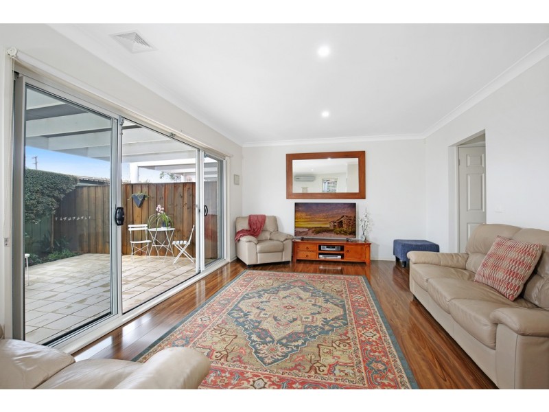 11/4a Tallegalla Street, Unanderra NSW 2526