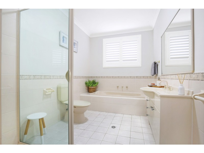 11/4a Tallegalla Street, Unanderra NSW 2526