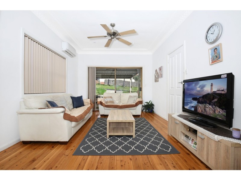 35 First Avenue North, Warrawong NSW 2502
