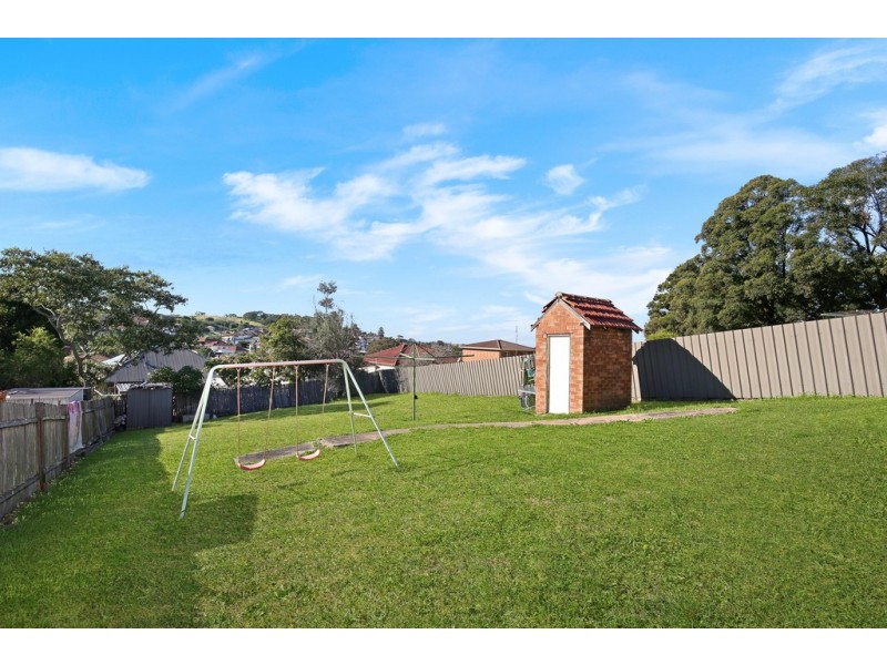 35 First Avenue North, Warrawong NSW 2502