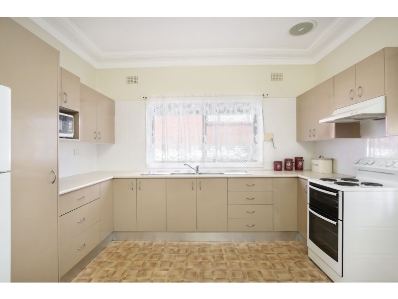 64 Lake Avenue, Cringila NSW 2502