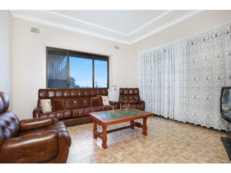 64 Lake Avenue, Cringila NSW 2502