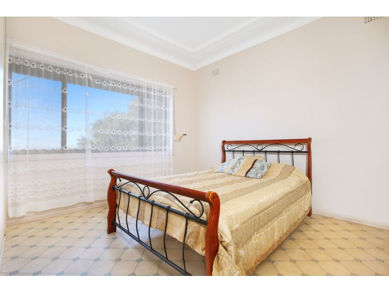 64 Lake Avenue, Cringila NSW 2502