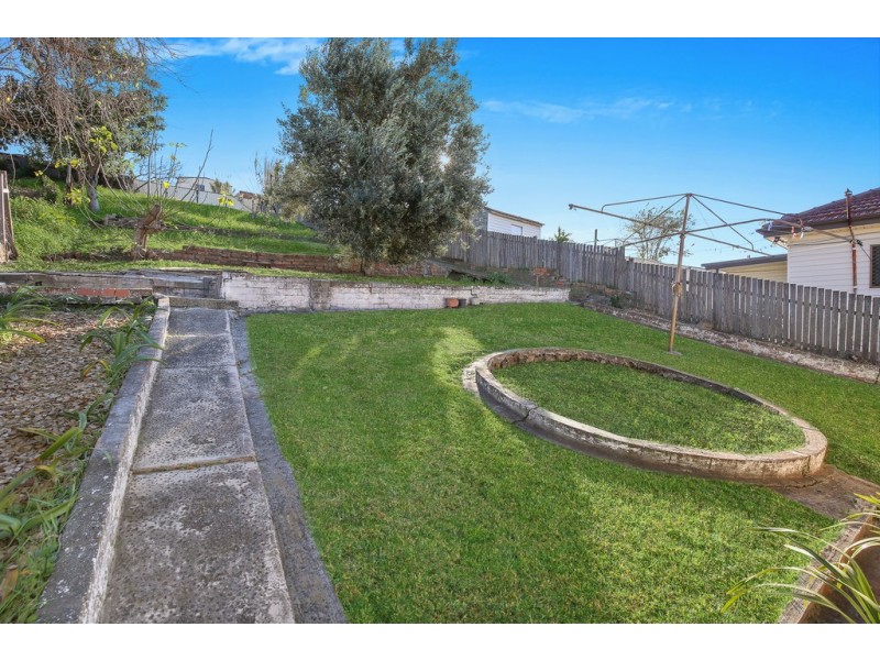 64 Lake Avenue, Cringila NSW 2502