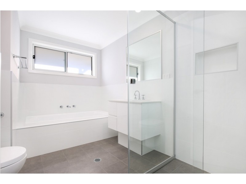 2 Lochview Avenue, Farmborough Heights NSW 2526