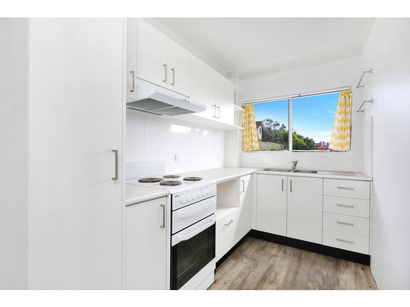 9/8 Myrtle Street, Coniston NSW 2500