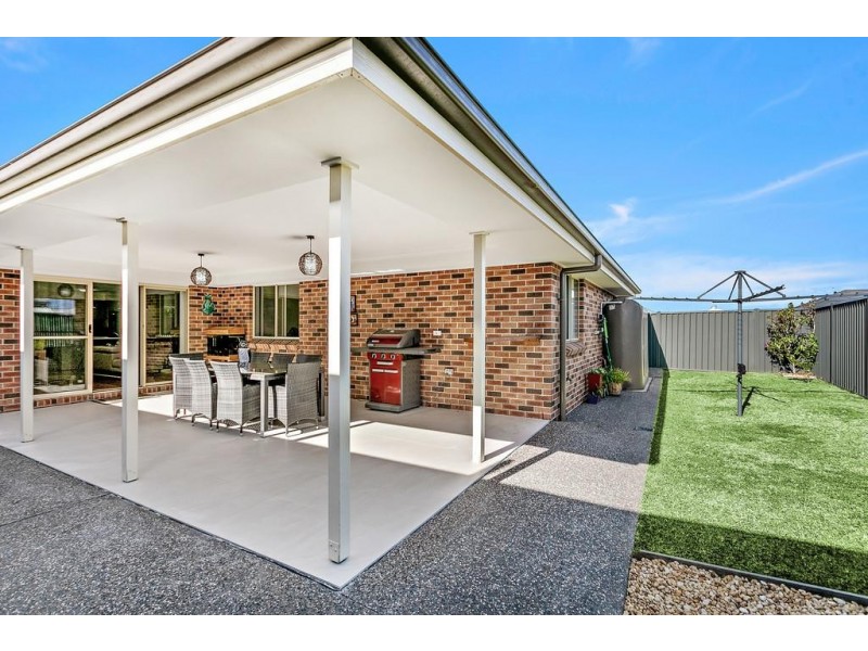 13 Peninsula Avenue, Haywards Bay NSW 2530