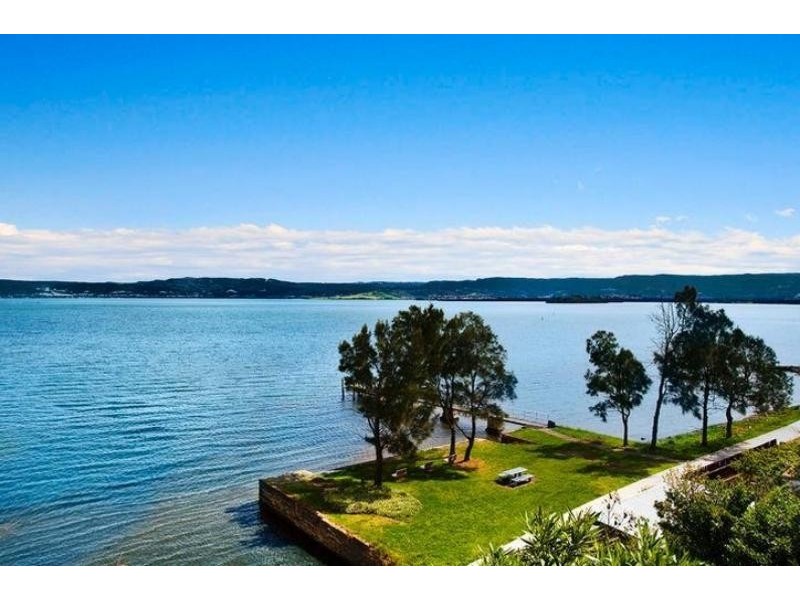 49 Northcliffe Drive, Lake Heights NSW 2502