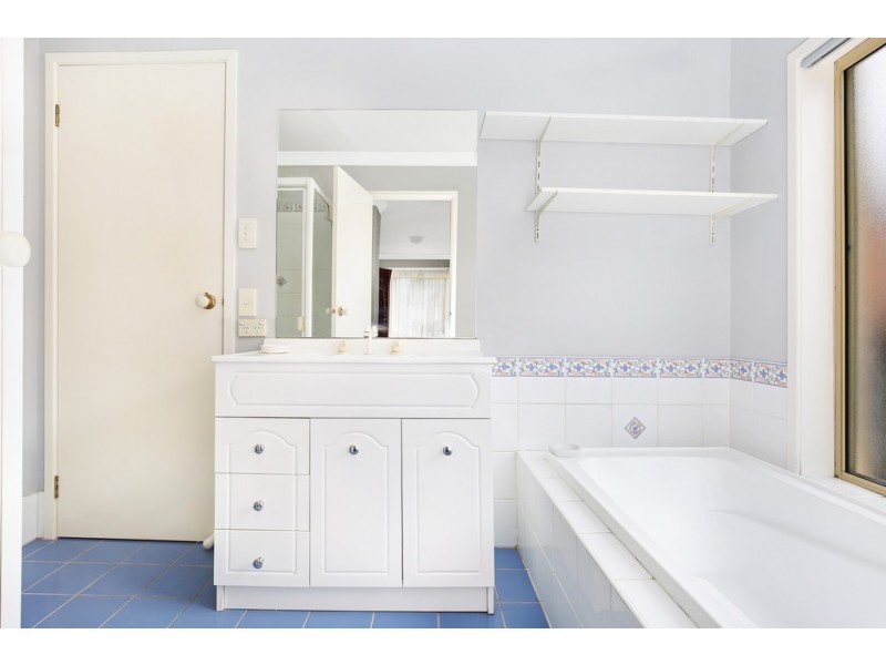 5 Herriott Crescent, Horsley NSW 2530