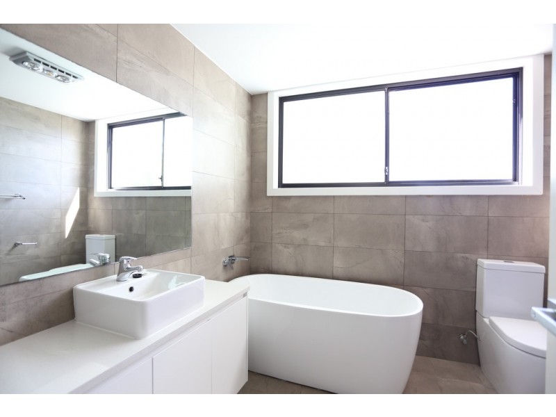 8/1-3 Woodlawn Avenue, Mangerton NSW 2500