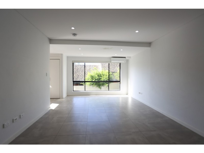 8/1-3 Woodlawn Avenue, Mangerton NSW 2500