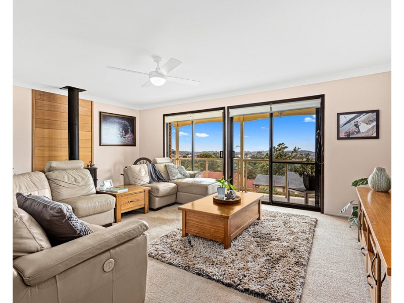 10 Plumwood Crescent, Cordeaux Heights NSW 2526