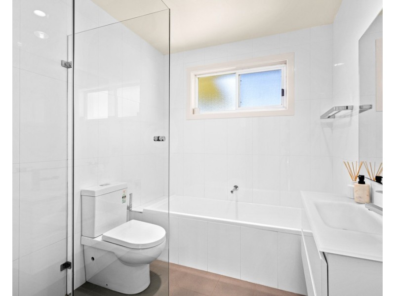 1 Beveles Avenue, Unanderra NSW 2526