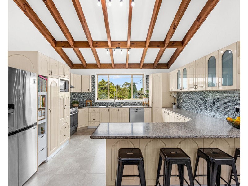 16 Bruce Street, Unanderra NSW 2526