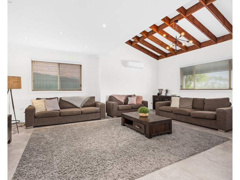 16 Bruce Street, Unanderra NSW 2526